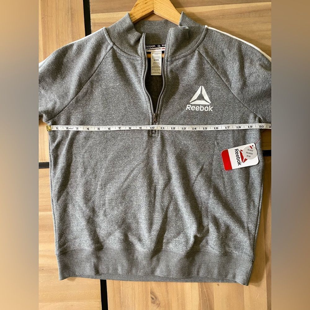 Reebok nwt pull over - Picture 2 of 5